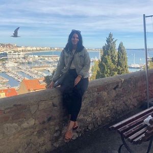 Meet your Posher, Brittney